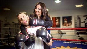 Faust auf Faust: Simone Thomalla und Box-Profi Michael Wallisch beim BILD-Shooting